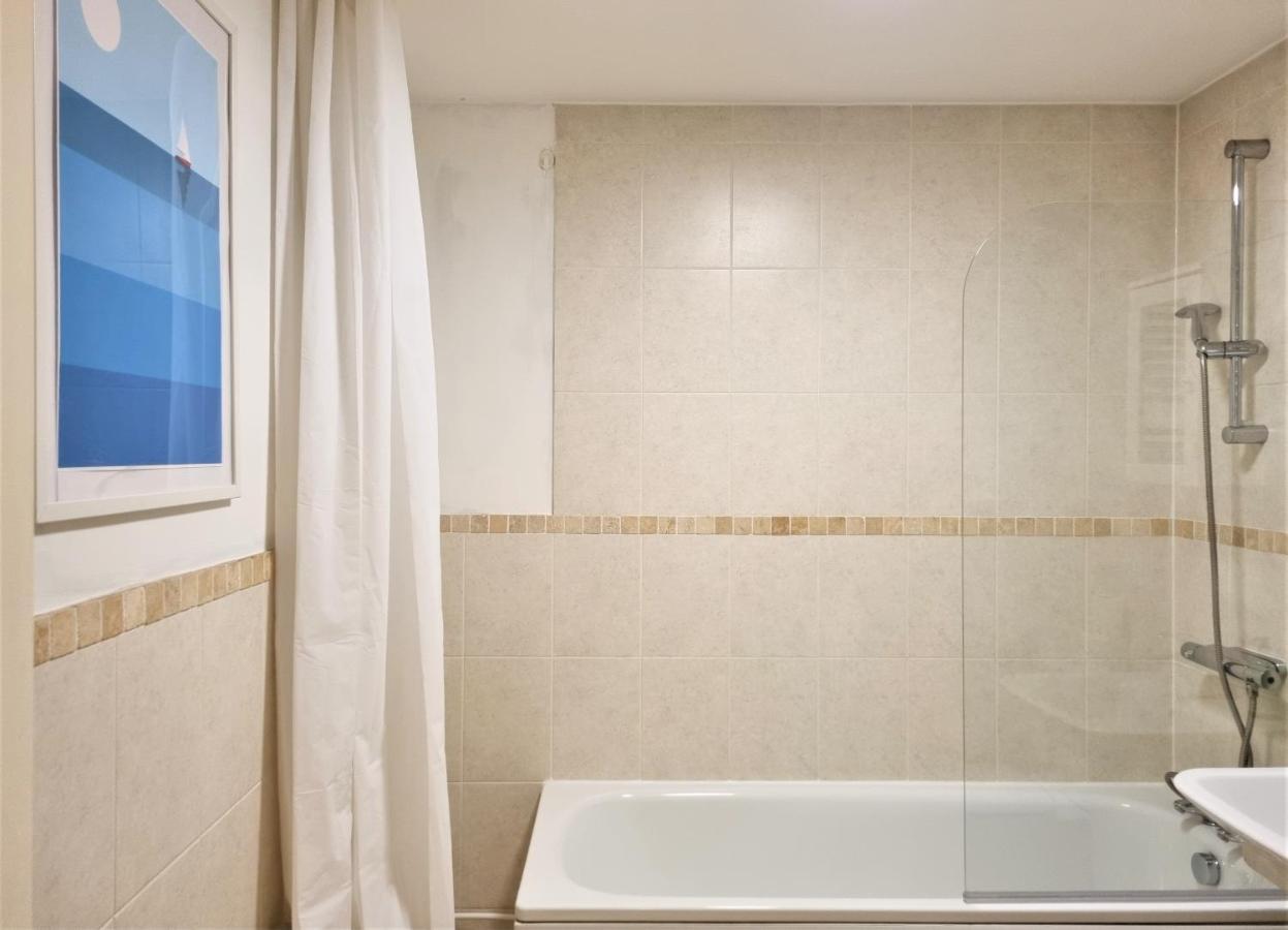 Central Apartments - Spacious 2 Beds Swindon Exterior foto